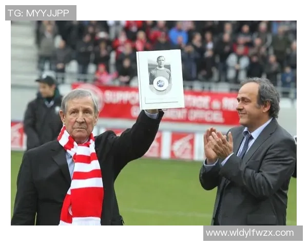 偶然相遇足球巨星现场合照与心动瞬间记录 偶然相遇足球巨星现场合照与心动瞬间记录