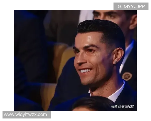 C罗：足球场上的传奇巨星，他的坚持与突破铸就了不朽的辉煌