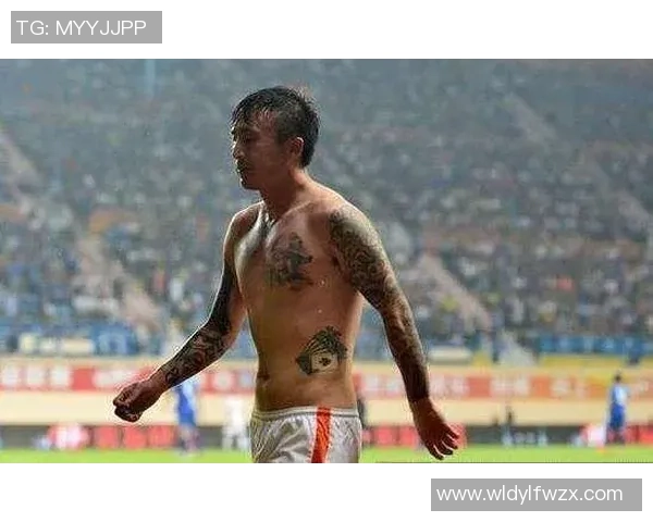 满身纹身的国足球星深度剖析他的人生经历与球场风采 满身纹身的国足球星深度剖析他的人生经历与球场风采